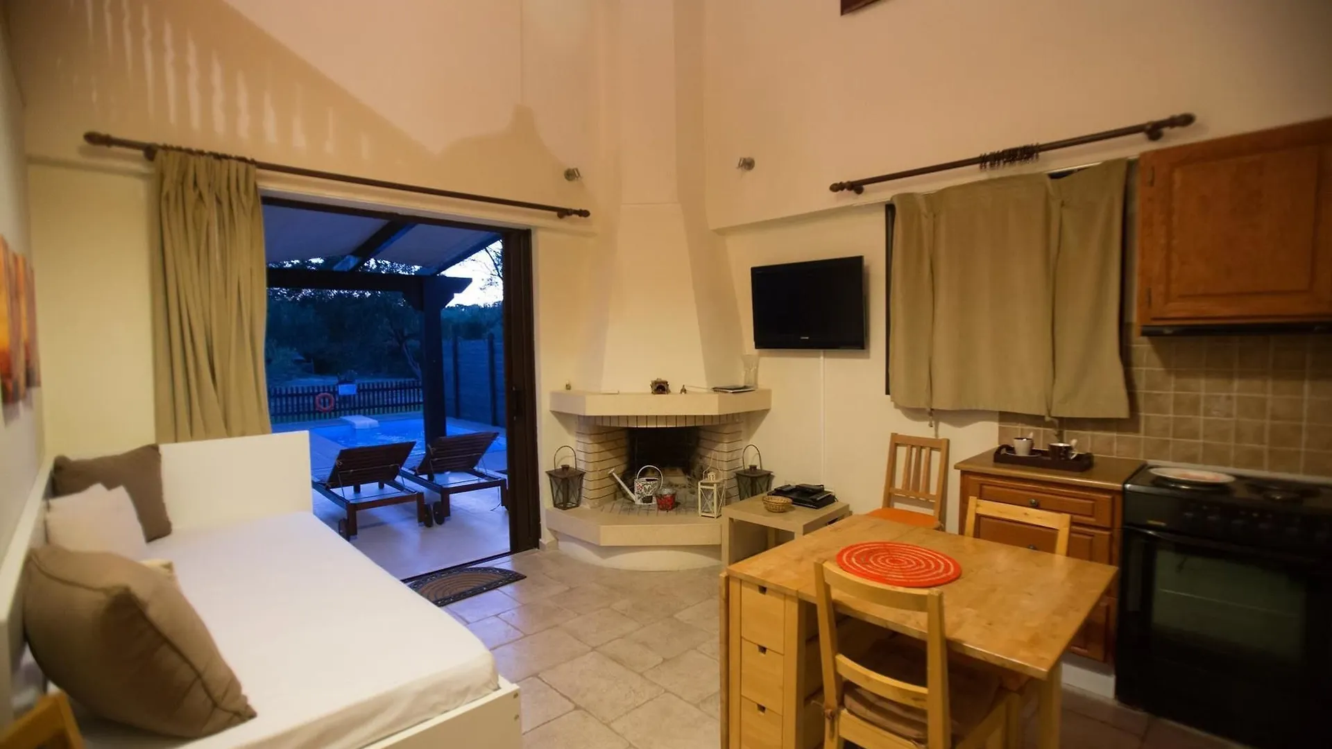 5 Stars Villas Svoronata